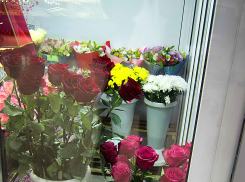 Розы и хризантемы подорожали в Камышине перед 14 февраля