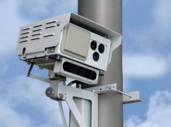 Молодой водитель обиделся на постоянные штрафы за нарушение ПДД и от злости... украл  и разбил устройство фото-видео-съемки на дорогах