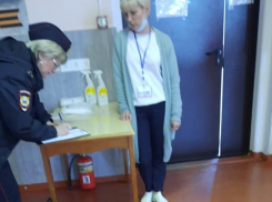 Что случилось с «пломбами» на ящиках для бюллетеней на избирательном участке в селе Антиповка Камышинского района в ночь с 9 на 10 сентября?