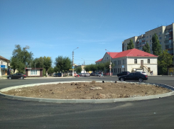 «Что хотят поставить на месте исчезнувшей стелы на кольце у «Кометы»? Только не арбуз!», - камышанка