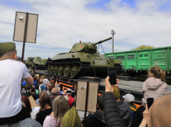 В Камышине к перрону железнодорожного  вокзала под звуки легендарного марша «Прощание славянки» прибыл «воинский эшелон»