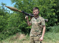 «Дочь видела папу в зеркалах»: в Камышине простились с погибшим на Украине мобилизованным железнодорожником Александром Беликиным, - портал V1.RU