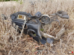 Двое скончались сразу, двое «тяжелые» - «шестерка» с подростками врезалась в трубу оросительного канала на трассе между Волгоградом и Камышином