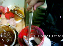 В Камышине в «пятерку» пытались передать запрещенные мобильники в банках из-под сгущенки 