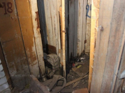 В Камышине на улице Ленина в подсобке дворников обнаружен труп