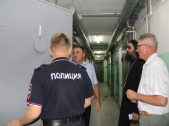 По какому случаю в полицейский спецприемник в Камышине прибыла инспекция
