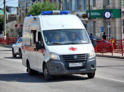 С места аварии в Камышинском районе разбившегося водителя срочно доставили в больницу