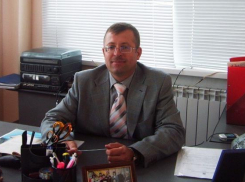 Директора Камышинского приюта Вячеслава Пугаева, связанного со скандалом с поездкой на ЧМ-18 ребенка из благополучной семьи вместо мальчика-сироты, сняли с должности