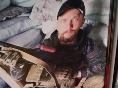 В Камышине с воинскими почестями проводят в последний путь 32-летнего бойца СВО Григория Воробьева