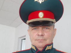 Главврач Центральной городской больницы Камышина Владимир Галушкин выступил на страницах административной газеты в военной форме