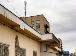 Говорят, вторую женскую консультацию поставили на очередь на ремонт, но пока суть да дело, подштукатурить-то надо? - камышанка