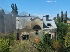 Камышане в соцсетях показали, что вновь горел бывший районный центр занятости населения
