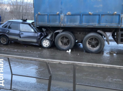 В соцсетях появилось видео кошмарной аварии, случившейся под Камышином (ВИДЕО)