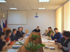 Бюджет Камышина-2019 легко прошел «нулевое» чтение на депутатской комиссии