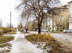 В Камышине дама за рулем на улице Текстильной сбила мужчину