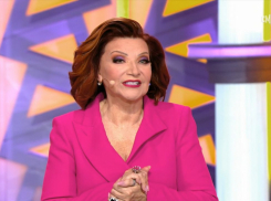 Елена Степаненко триумфально вернулась на ТВ и стала загадкой для пластических хирургов  