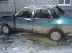 В городе и селе сгорело по автомобилю