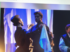 Станислав Зинченко выразил восторг по поводу спектакля в Камышине, который то ли видел, то ли нет