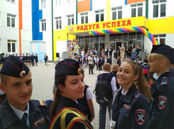 В Камышине прошла первая линейка, посвященная началу учебного года, в новой школе №1