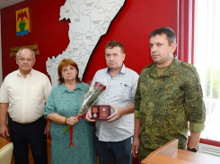 В Камышинском района награды погибших героев СВО передали их родным