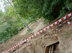 «Я живу в доме почти 5 лет, и всё время у подъезда  раскопки и грязь», - камышанка