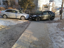 В Камышине автомобили сталкиваются даже там, где и столкнуться-то, кажется, нельзя