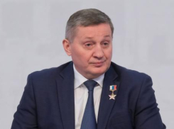 Волгоградский губернатор Андрей Бочаров отказался от мандата Госдумы в пользу участника СВО