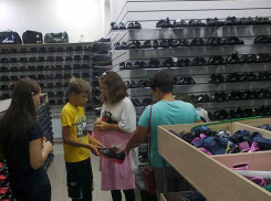 Жители Волгоградской области массово жаловались на некачественную детскую одежду и обувь