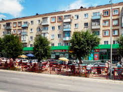 В Волгограде власти выписали 100 тысяч штрафов за стихийную торговлю, а в Камышине считают, что она украшает город?