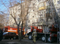 В Камышине пожарные тушили балкон, на котором, по слухам, жарили шашлыки