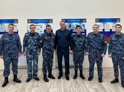 Двух тонущих рыбаков в двухстах метрах от берега на Волге вытащили на берег 10 января сотрудники ИК-5 в Камышине: подробности происшествия