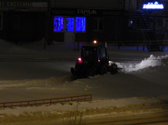 В Камышине службы благоустройства справились с последствиями снегопада на центральных улицах и приступили к тротуарам