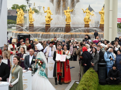 Жителям Волгоградской области понравилось жениться в Москве на ВДНХ
