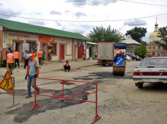 В Камышине административная газета «Диалог» озвучила срок ожидания горожанами хороших дорог - до 2025 года