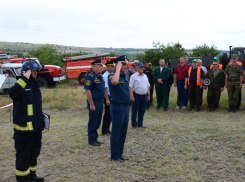 В Камышинском районе в селе Сестренки пожарные тренировались спасать населенный пункт от огня