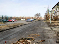 После ремонта дороги на улице Крупской в Камышине начался новый ремонт по второму кругу? - камышанин