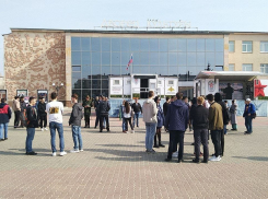 По данным администрации Камышина, 400 человек посетили за день пункт отбора граждан для контрактной службы