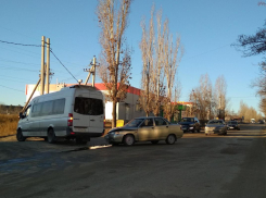 В Камышине в пятом микрорайоне столкнулись микроавтобус и «десятка», пострадал ребенок