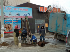 Мы сидим без воды, а коммунальщики не очень торопятся, - камышанка