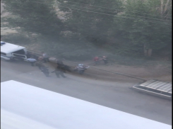 В Камышине на улице Базарова полиция провела задержание пьяного сквернослова (ВИДЕО)