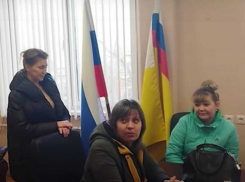 Стало известно, по какой статье хотят привлечь штурмовавших кабинет главы волгоградского Роспотребнадзора противниц QR-кодов 