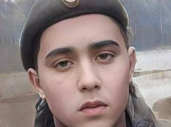 В Волгоградской области проводят в последний путь мобилизованного 22-летнего бойца Ахмада Стрельцова - героя СВО