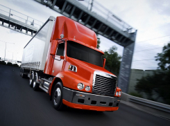 На московской трассе грузовик снес УАЗ