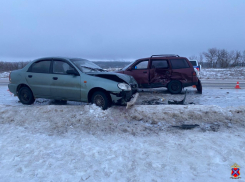 Опять «встречка»: водителя «вытолкнули» с дороги между Жирновском и Камышином, он попал к хирургам