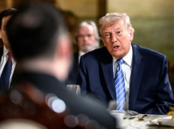 Трамп призвал Зеленского поторопиться с миром: глава США спешит победить Россию с помощью доллара