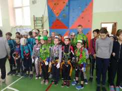 Камышинские мальчишки и девчонки поехали на соревнования по туризму в Саратов и получили медали!
