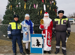 Кто и какие подарки получил в Камышине от «полицейского Деда Мороза»