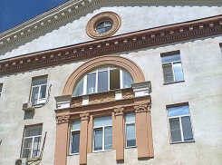 В Камышинском районе водитель подшофе пробил забор и попал к хирургам