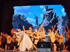 В Камышине в ДК «Текстильщик» решили повторить «закрытый» концерт в честь 80-летия Сталинградской победы и зовут зрителей за бесплатными пригласительными