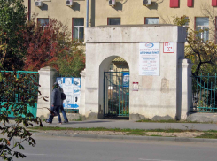 Ловко придумали: и медикаменты в больницы не поставляли, и деньги за лекарства, самими больными купленные, не возвращали! - камышане
